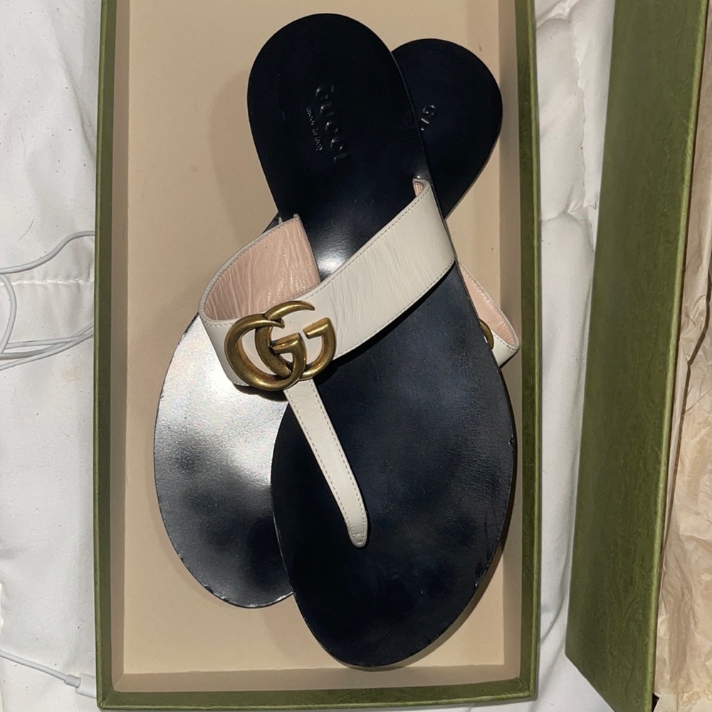 Gucci leather Thong sandals